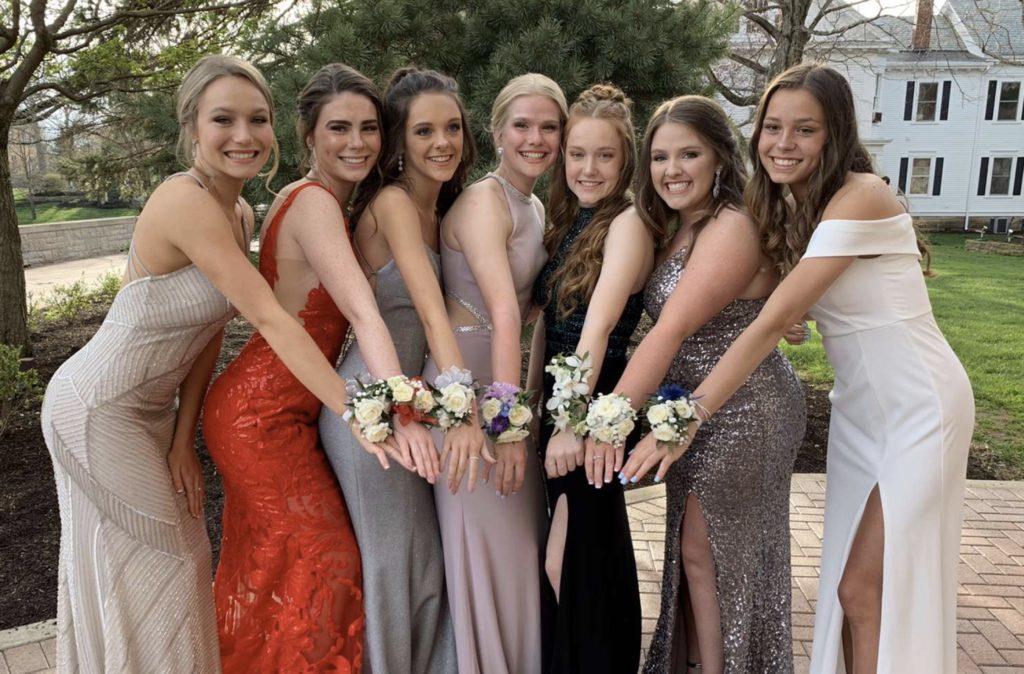 Former juniors pose at last years prom (Photo courtesy of Hannah Brockway). 