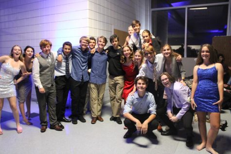 Navigation to Story: Homecoming Dance Photo Gallery