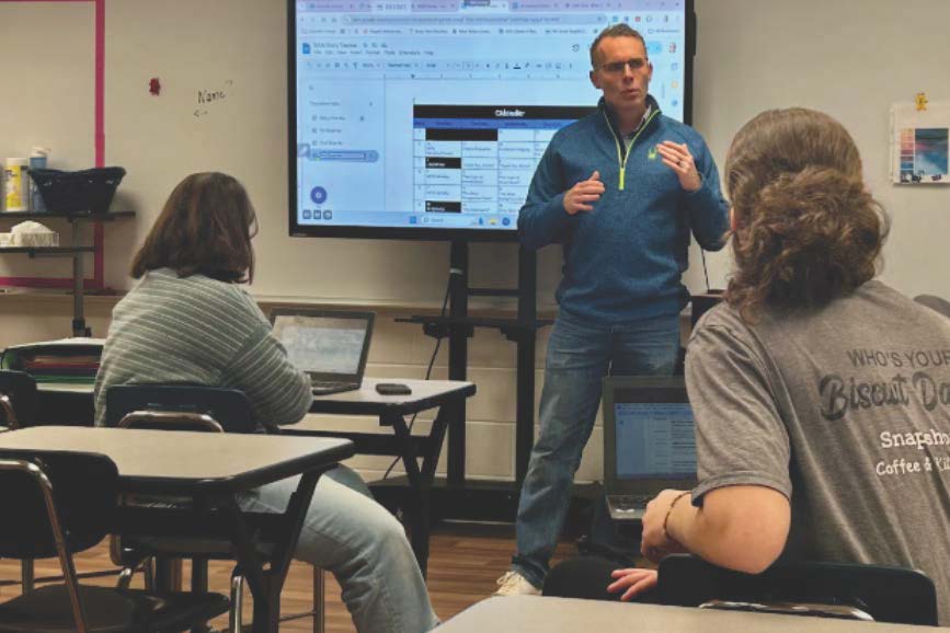 Sports media club adviser Scott Turner speaks to students in the Multimedia Journalism class about his vision for the new club on Jan. 30. He also met with potential club members during Ace period. 