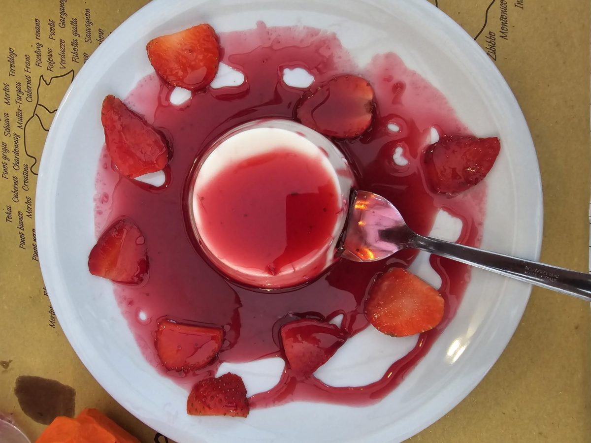 Pana Cota con fragole