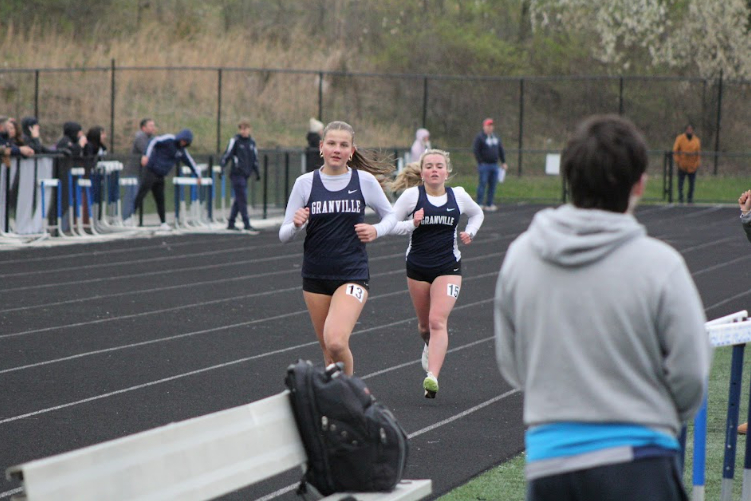Sophomores Tatum Tacket and Kirsten Szczyt run to the finish line in the 1600m.