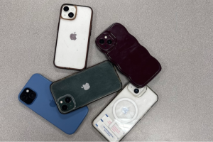 Governor calls for state-wide ban on cell phones in public schools