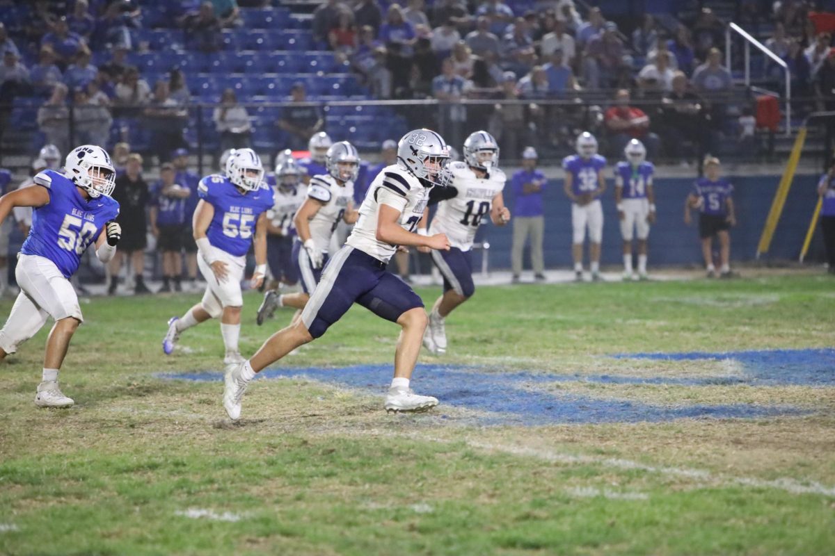 Garrett Hinton (10) runs to defend the Aces during a play against Washington Courthouse. 
