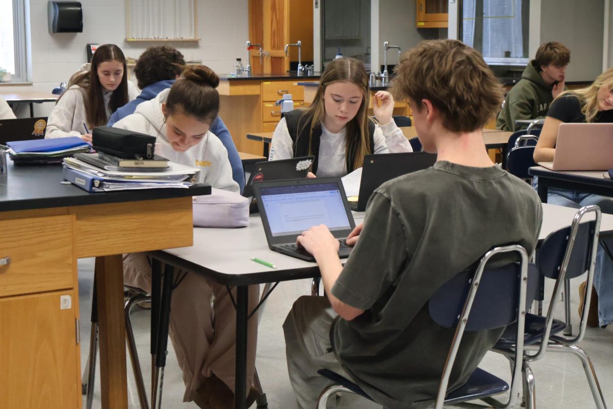 Chemistry students take notes during class. The students finished a Ion quiz during the first half of the period. Photo by Abby Green