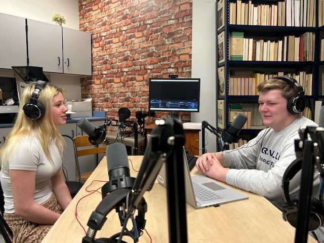 Barrett Waggoner interviews freshman wrestler Reese Landrum in the latest episode of "Gametime Laughs."